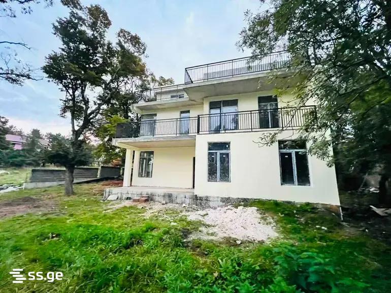 6 Room Private House For Sale view 2