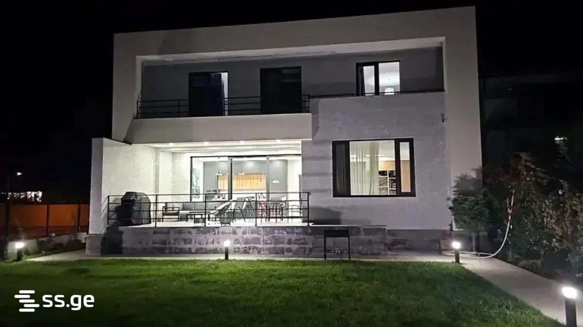 8 Room Private House For Sale view 1