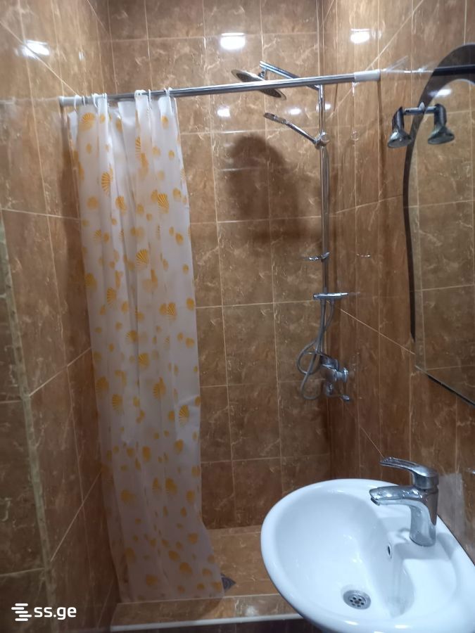 6 Room Private House For Sale view 3