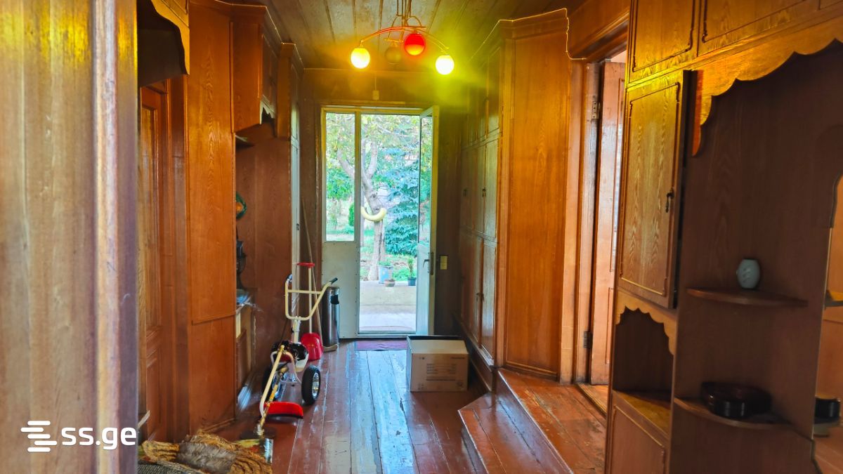 6 Room Private House For Sale view 2