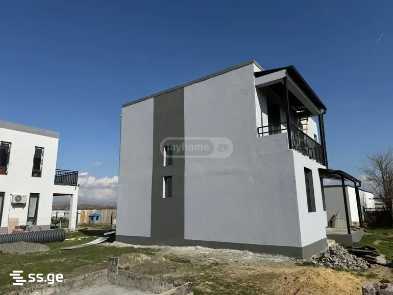 5 Room Private House For Sale view 2