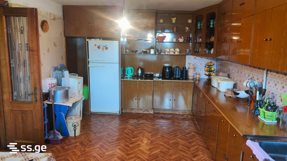 6 Room Private House For Sale view 3