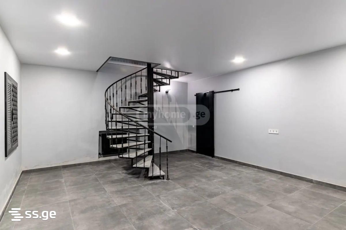 4 Room Private House For Sale view 2