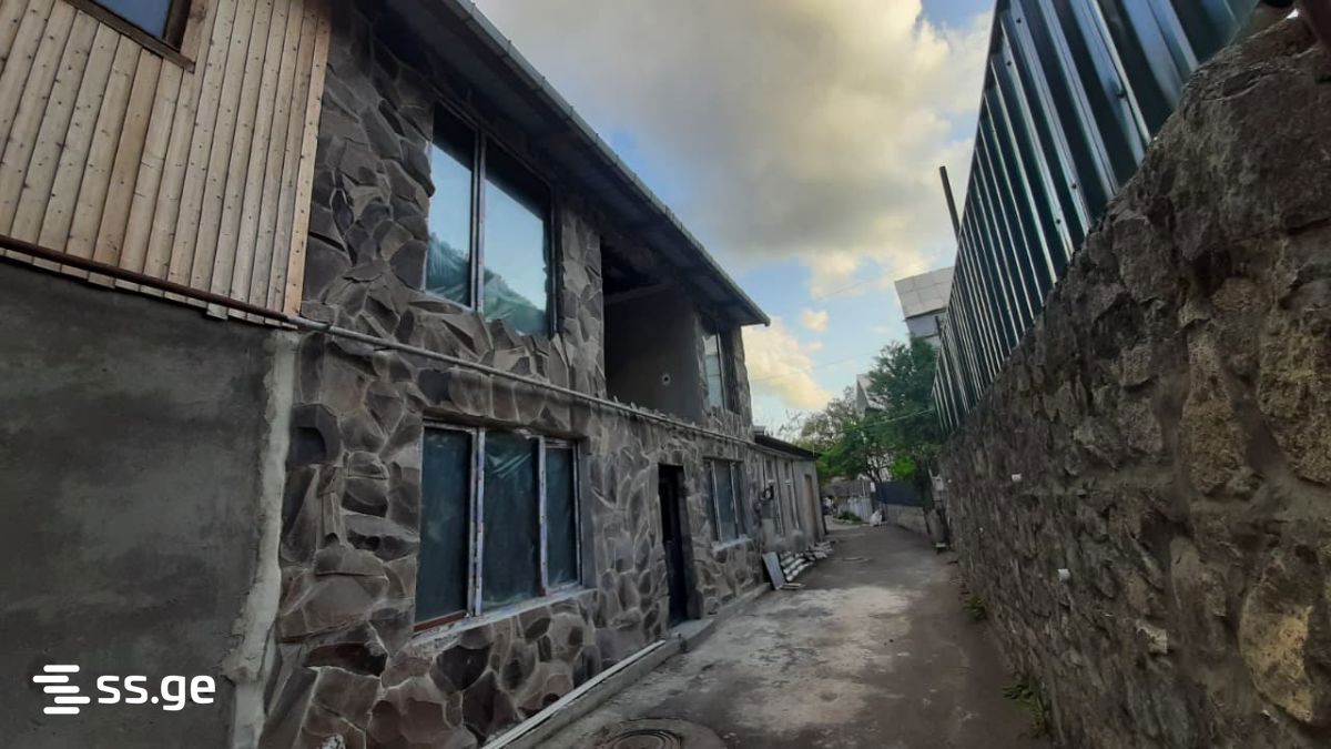 5 Room Private House For Sale view 2