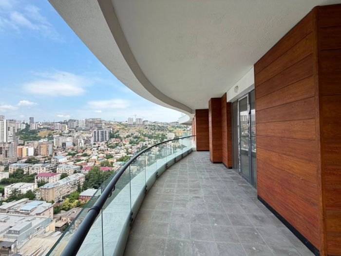5 room Flat For Sale. Saburtalo  - picture #1