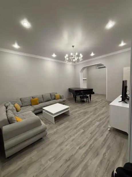 6 room Flat For Rent. Vake  - picture #1