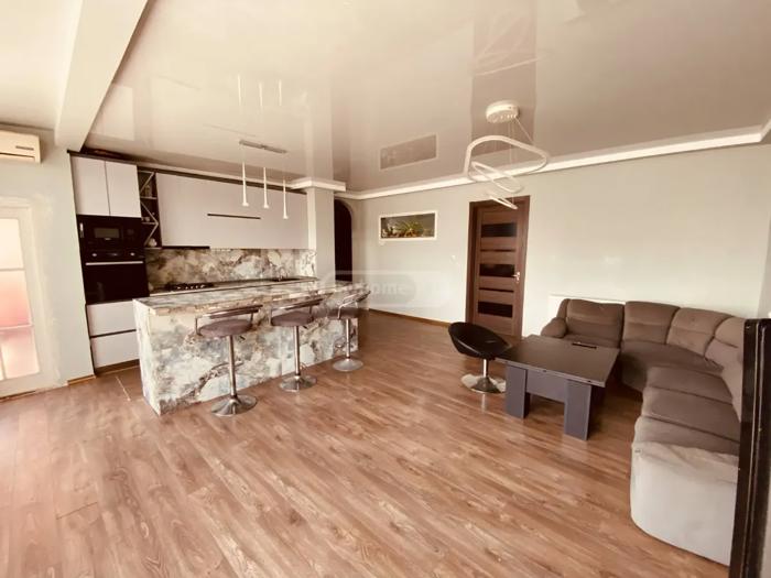 3 room Hotel For Rent. Batumi - picture #1