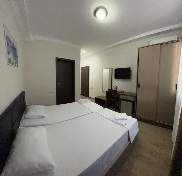 1 room Flat For Rent. Batumi - picture #1