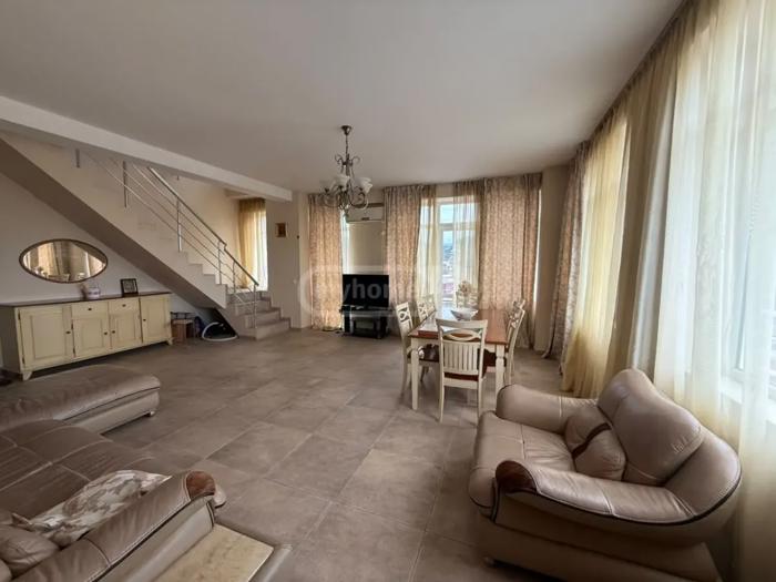 5 room Flat For Sale. Batumi - picture #1