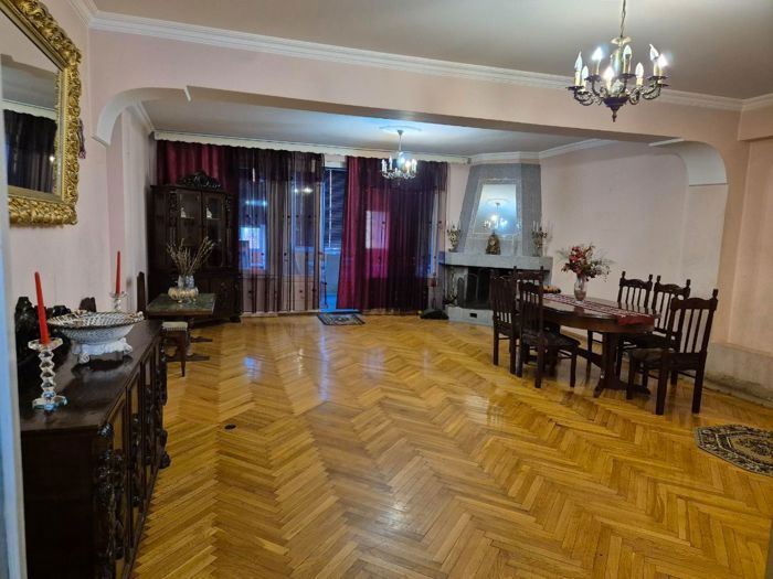 7 room Flat For Sale. Saburtalo  - picture #1