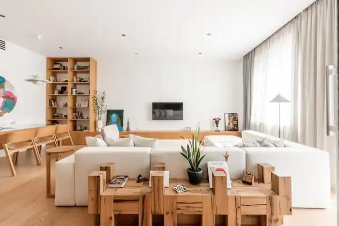 4 room Flat For Rent. Vake  - picture #1