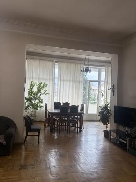 5 room Flat For Rent. Vake  - picture #1