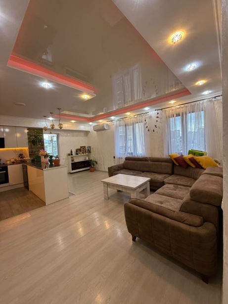 3 room Flat For Rent. Batumi - picture #1