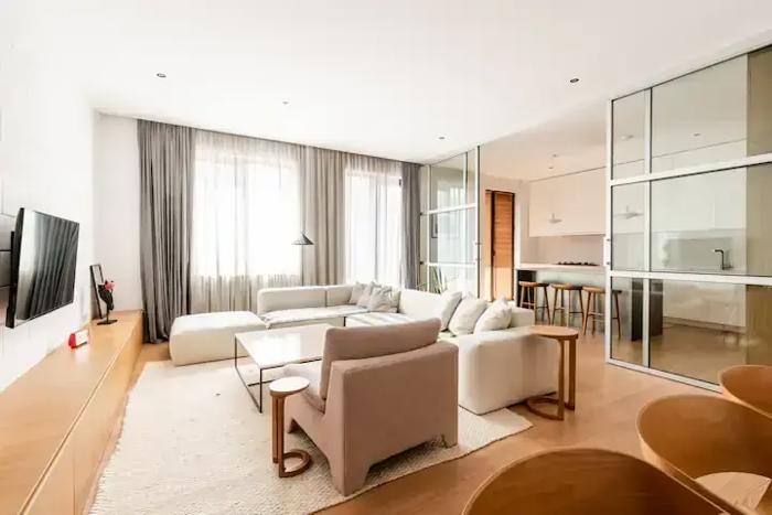 4 room Flat For Rent. Vake  - picture #1
