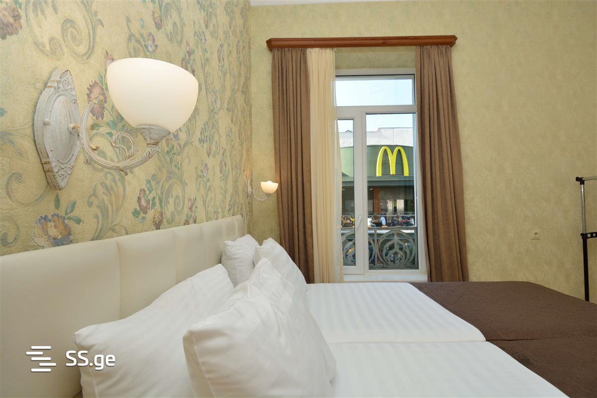 4 Room Flat Daily Rent. Chugureti view 1