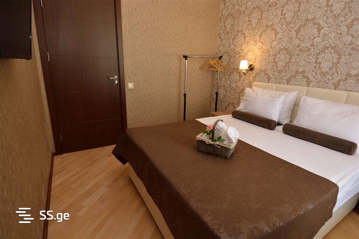 4 Room Flat Daily Rent. Chugureti view 10