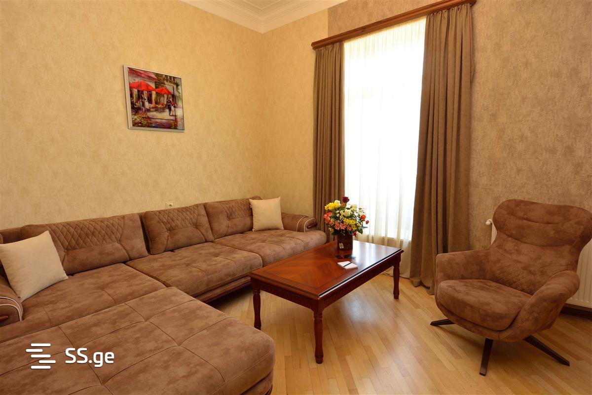 4 Room Flat Daily Rent. Chugureti view 6
